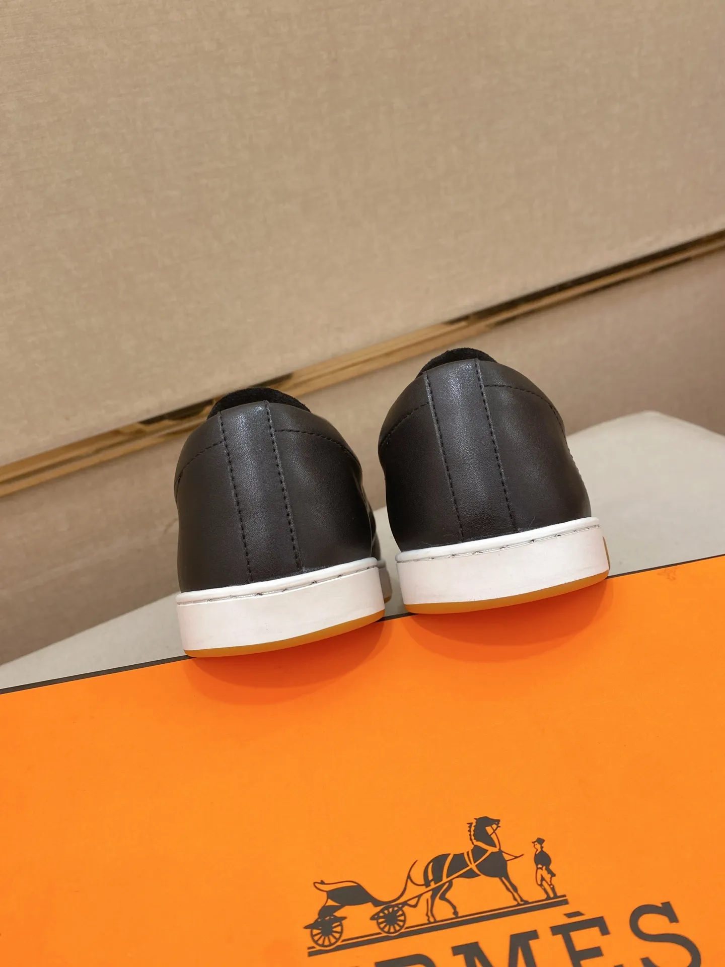 Men's clothing and shoes💰: 442💰《HERMES》【Classic original single version】Hermès; top 🔝purchase agent🔍🔍men's latest 🇺🇸 counter sales simultaneously, imported from Italy original ▲▲cowhide ▲▲ (high-end, nobility, class) ) Exquisite workmanship (Italian 🇮🇹 imported water-dyed 🐂 cowhide lining) sole: original sole provided by the original factory, ⚠️exclusive double-layer activity·TPR·rubber·combined molded outsole; super comfortable·wear-resistant·non-slip·environmental protection The real thing is more beautiful if you take the real thing (high quality, follow the order). You can enter and exit the counter at will * Number of yards: 38-44 (45 can be customized and cannot be returned or exchanged)